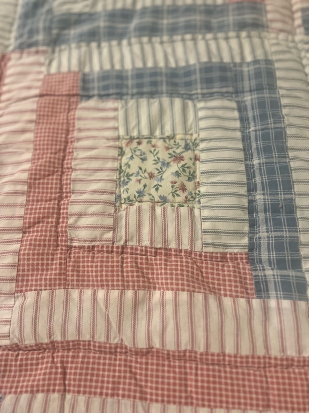 Vintage Floral Log Cabin Quilt - Blue & Pink - Picture 9 of 12
